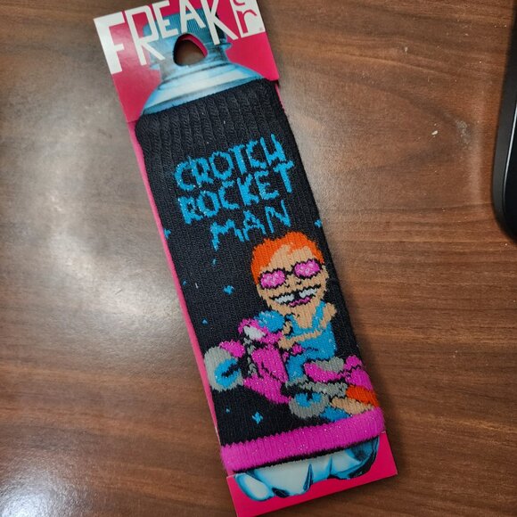 FREAKER Crotch Rocket Man Elton John Bottle / Can Koozie Sweater Insulator NWT - Picture 2 of 5